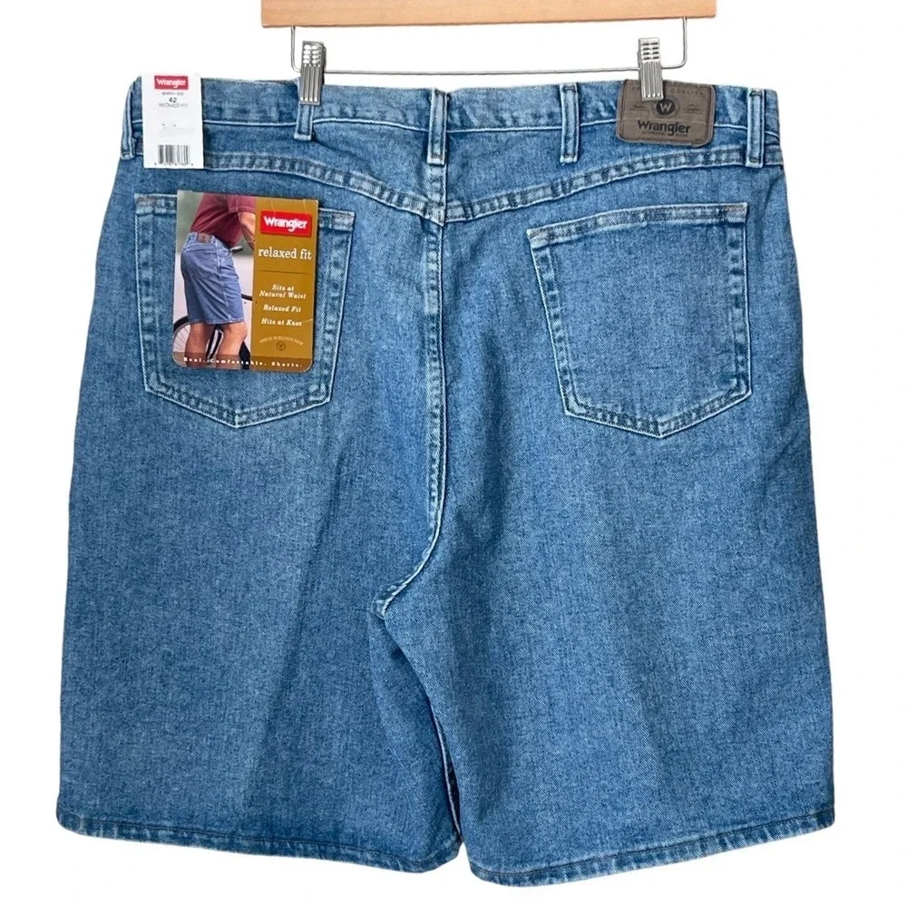 Wrangler Mens Blue Relaxed Fit 42 Denim Shorts 606W1SM Medium Wash NEW with tags